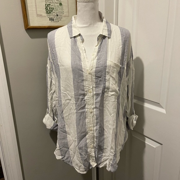 American Eagle Outfitters Tops - AE linen blend button up shirt